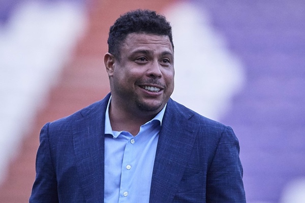 Ảnh bài viết CĐV yêu cầu Chủ tịch Ronaldo 'béo' từ chức