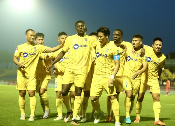 Ảnh bài viết Nhận định SLNA đấu TP.HCM: Thay tướng chờ đổi vận