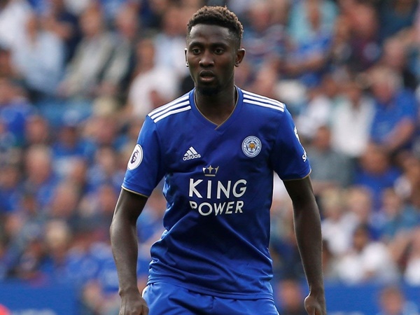 Wilfried Ndidi là cầu thủ bị rớt giá nặng nhất (35 triệu euro) sau mùa giải vừa qua. Hiện giá trị của tiền vệ 26 tuổi này ở mức 25 triệu euro. Chấn thương liên miên khiến Ndidi không thể giúp Leicester City thoát cảnh rớt hạng.