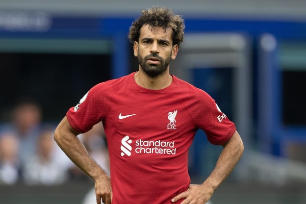 Mohamed Salah bị ảnh hưởng khi Liverpool mất vé dự Champions League mùa sau. Tiền đạo người Ai Cập chỉ còn được Transfermarkt định giá 65 triệu euro, thấp hơn 25 triệu euro so với mùa hè 2022.