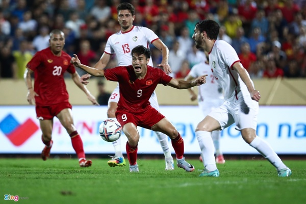 Đội tuyển thậm chí có thể ghi thêm bàn nếu trọng tài công nhận cầu thủ Syria dùng tay chơi bóng trong tình huống cuối trận của Nguyễn Văn Toàn.