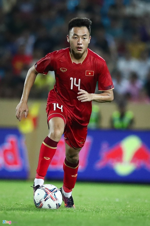 “Quan trọng hơn chiến thắng là cách giành chiến thắng”, ông Troussier nói trong cuộc họp báo sau trận. Những tài năng trẻ ông đặt niềm tin, điển hình là sao trẻ Nguyễn Thái Sơn, đã chơi rất tốt ở giữa sân.