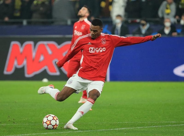 Ryan Gravenberch là một tiền vệ khác từng làm việc với HLV Ten Hag ở Ajax. Tài năng 20 tuổi nằm trong top tiền vệ trung tâm triển vọng nhất thế giới, nhưng không đáp ứng được kỳ vọng kể từ khi gia nhập Bayern Munich. Nhà vô địch Bundesliga sẵn sàng lắng nghe lời đề nghị dành cho Gravenberch với giá 25 triệu bảng.