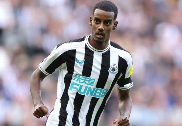 Alexander Isak (Newcastle, 50 triệu euro lên 70 triệu euro): Isak vừa có màn thể hiện tốt (10 bàn, 1 kiến tạo) để giúp Newcastle giành vé dự Champions League đầu tiên sau 20 năm. Anh được coi là nhân tố quan trọng trong kế hoạch của đội chủ sân St James' Park mùa giải tới.