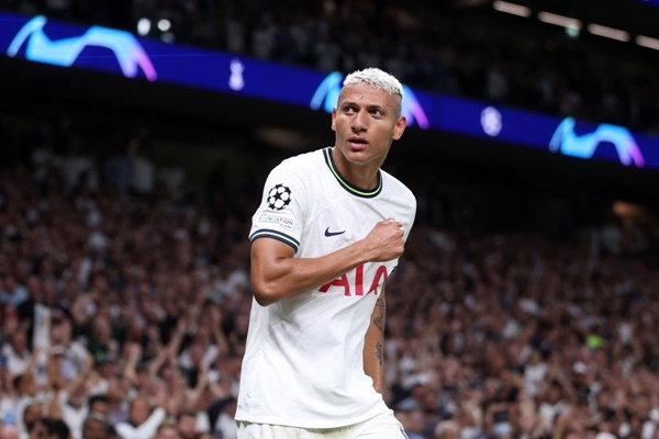 Bản hợp đồng 50 triệu bảng Richarlison của Tottenham nhận chỉ trích vì thi đấu mờ nhạt. Tiền đạo người Brazil sa sút so với thời điểm còn chơi cho Everton. Richarlison ghi 1 bàn và góp 3 kiến tạo trên mọi đấu trường cho Spurs.