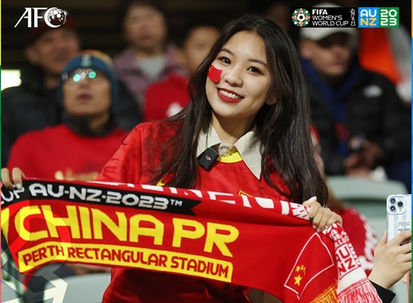 Ảnh bài viết Những fan nữ xinh đẹp hâm nóng các khán đài World Cup nữ 2023