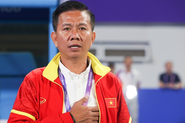 HLV Hoàng Anh Tuấn nhìn xa về tương lai.