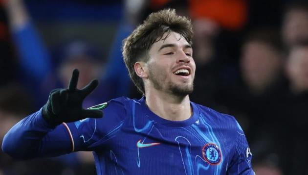 Ảnh bài viết Joe Cole ngả mũ với Marc Guiu sau cú hat-trick cho Chelsea