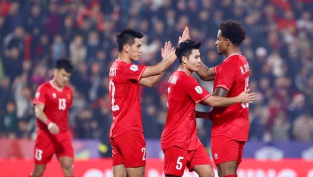 Ảnh bài viết Xuân Son, Tiến Linh tranh giải Bàn thắng đẹp nhất ở lượt cuối vòng bảng AFF Cup