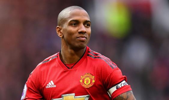Ảnh bài viết Ashley Young dự đoán HLV tiếp theo của Man United