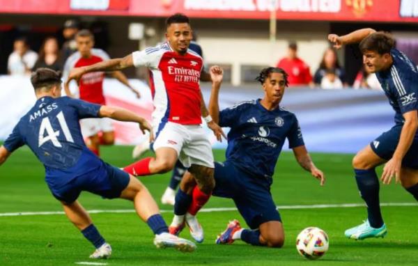 Jesus góp công giúp Arsenal thắng ngược.