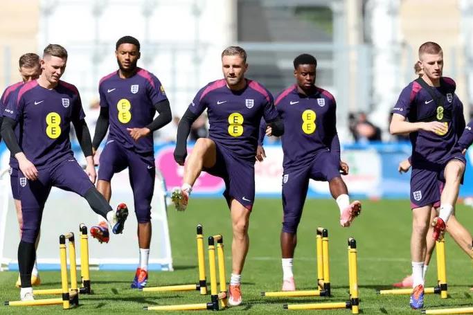 Ảnh bài viết Tại sao Luke Shaw không ăn mừng chiến thắng cùng các đồng đội?