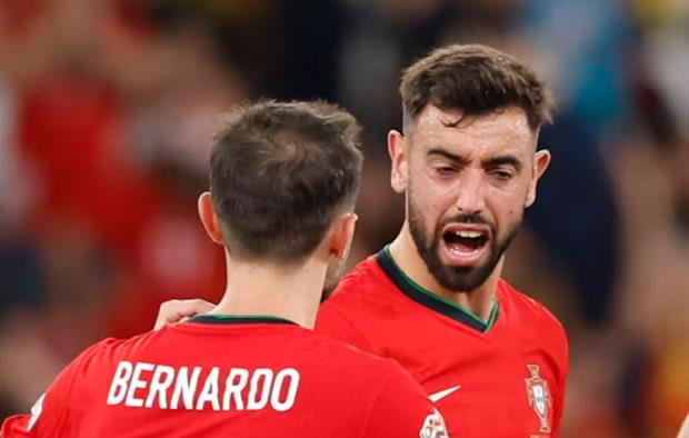 Ảnh bài viết Bruno và Ronaldo giúp Bồ Đào Nha ngược dòng hạ Scotland