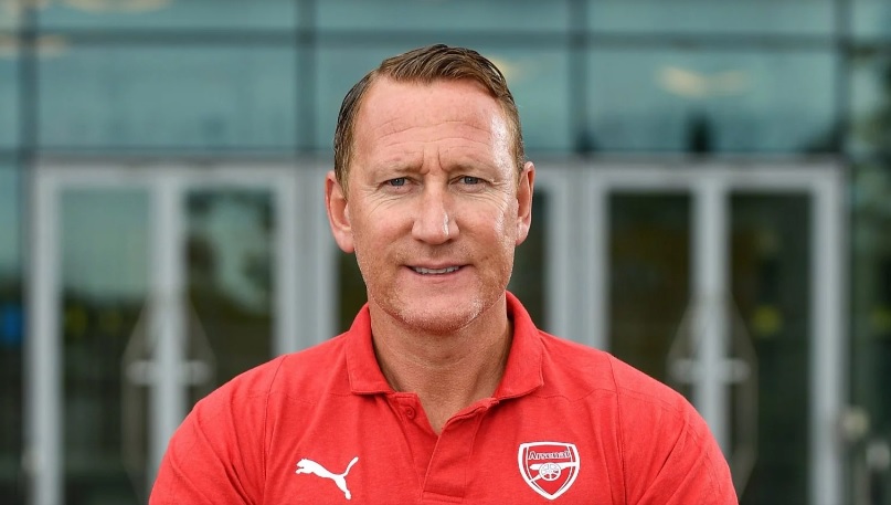 Ảnh bài viết Ray Parlour: Chúng tôi kém 12 điểm, thắng 10 trận liên tiếp rồi vô địch