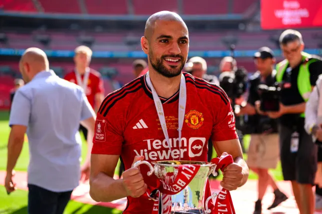 Ảnh bài viết Vô địch FA Cup, Amrabat gửi lời nhắn rõ ràng đến M.U