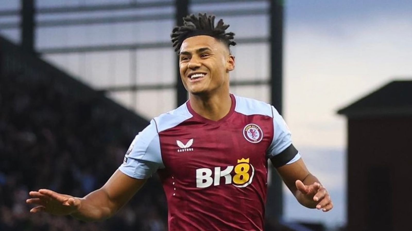 Ảnh bài viết Ollie Watkins có thể 'xem xét' đến Liverpool