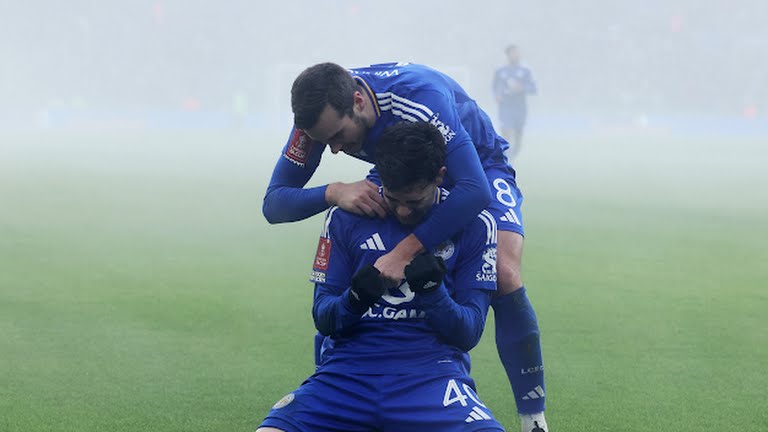 Ảnh bài viết Van Nistelrooy cùng Leicester hủy diệt QPR, đi tiếp ở FA Cup
