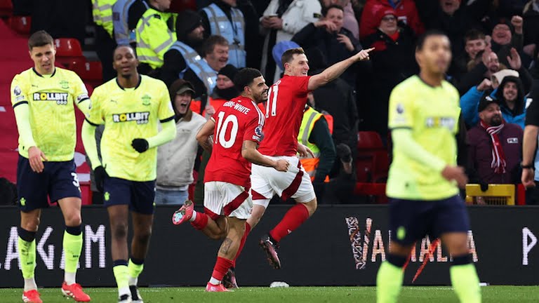 Ảnh bài viết Tottenham tiến gần nhóm trụ hạng; Nottingham Forest bằng điểm Arsenal trên BXH Ngoại hạng Anh