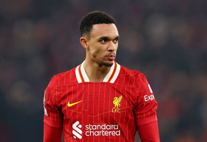 Ảnh bài viết "Khả năng chuyền bóng của Trent Alexander-Arnold có vẻ còn gượng gạo"