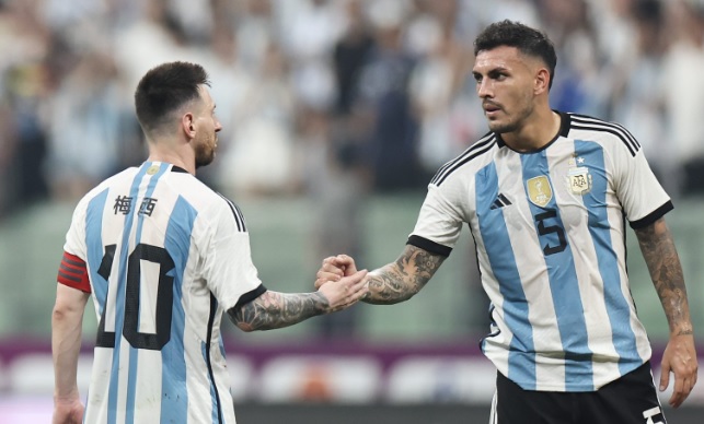 Ảnh bài viết Nói xấu Barca, đồng đội bị Messi "hít le"