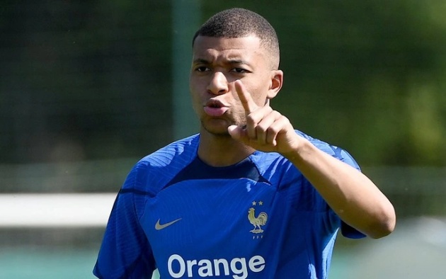 Ảnh bài viết Căng thẳng với PSG bùng nổ khi Mbappe thấy em trai khóc