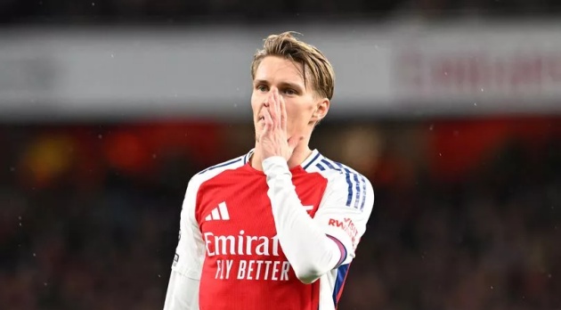 Ảnh bài viết Tại sao Odegaard quát lên với Arteta khi M.U hạ Arsenal?