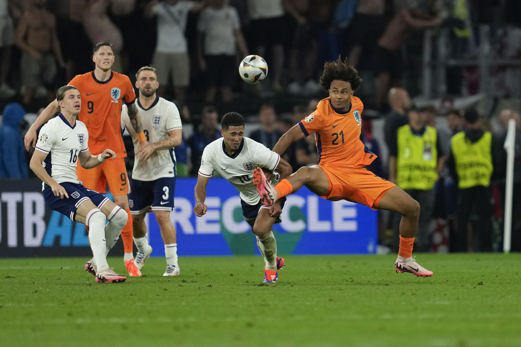 Ảnh bài viết Andriy Lunin bắn tín hiệu tới Arsenal, Liverpool