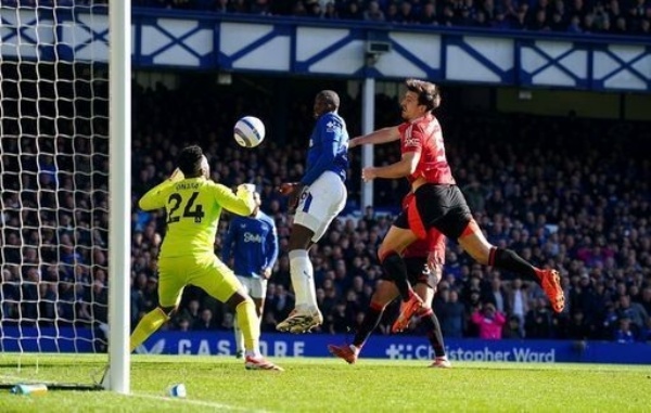 Ảnh bài viết 'MU vỡ trận, hoàn toàn hỗn loạn. Màn trình diễn thảm họa'