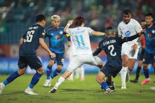 Ảnh bài viết Vòng 14 V-League 2024/25: Ngôi đầu đổi chủ; Biến động quá lớn