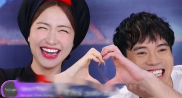 Ảnh bài viết Văn Toàn và Hòa Minzy tạo hình trái tim gây sốt