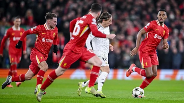 Ảnh bài viết Tiền vệ Liverpool quá hay, được so sánh với Xabi Alonso