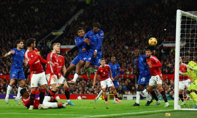 Ảnh bài viết Sự thật phơi bày! Sân mới 2 tỷ bảng không giúp MU bắt kịp Chelsea