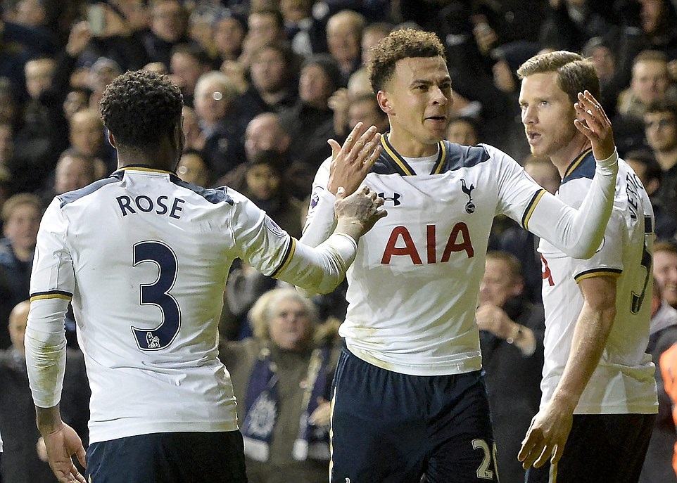 Alli bùng nổ với cú đúp vào luới Chelsea.