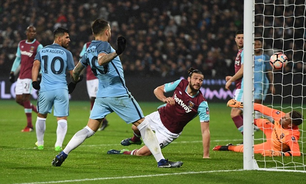 Aguero đã nổ súng trước West Ham.