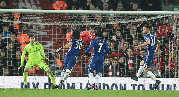 Wijnaldum đánh đầu thành bàn ở phút 57.