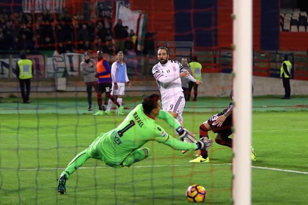 Khi hiệp hai diễn ra được ít phút, tỉ số đã là 2-0 cho đội khách.