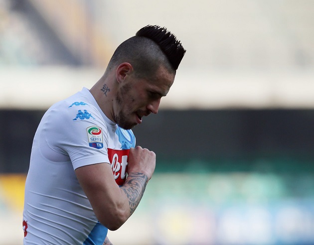 Phút 38, tận dụng sự lóng ngóng của hậu vệ Chievo, Hamsik nhanh chân ghi bàn nâng tỉ số lên thành 2-0.