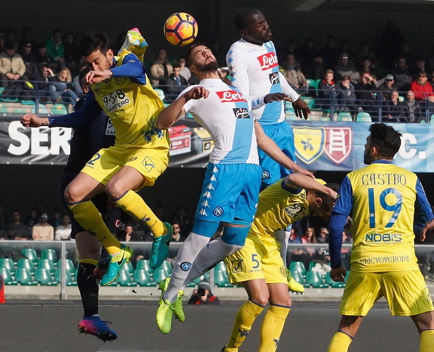 Napoli liên tục bắn phá kể cả khi đã dẫn trước với cách biệt lớn.