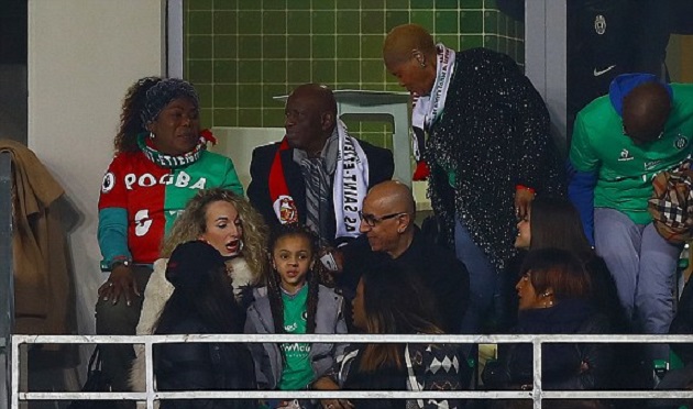 Gia đình Pogba đến xem "gà nhà" thi đấu.