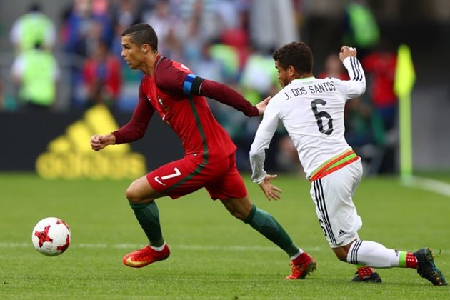 Đương nhiên, cũng không thể quên đường chuyền dọn cỗ của CR7.