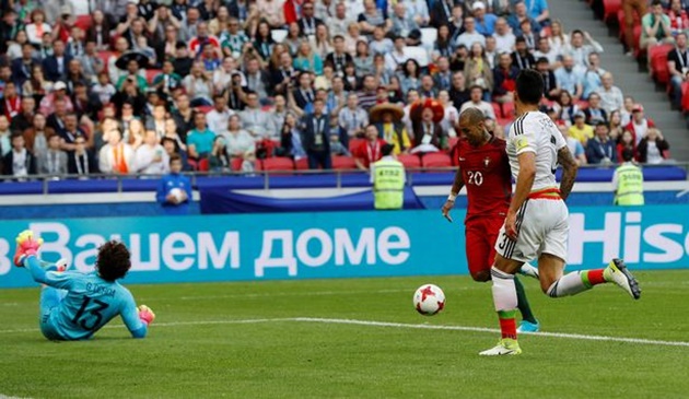 Phút 36, Quaresma bình tĩnh lừa bóng qua thủ môn Ochoa mở tỉ số trận đấu.