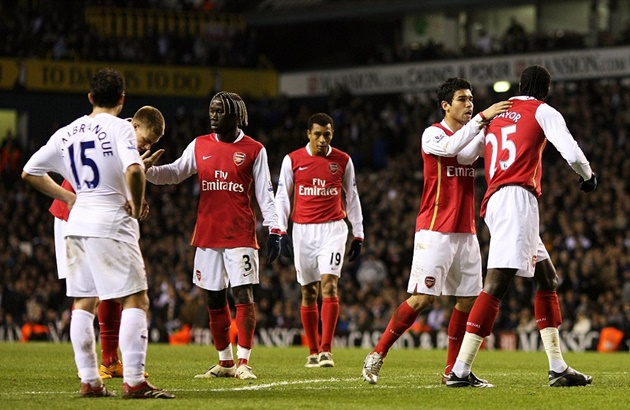 Pháo thủ thua đậm Tottenham 1-5 trong trận Bán kết League Cup vào năm 2008.