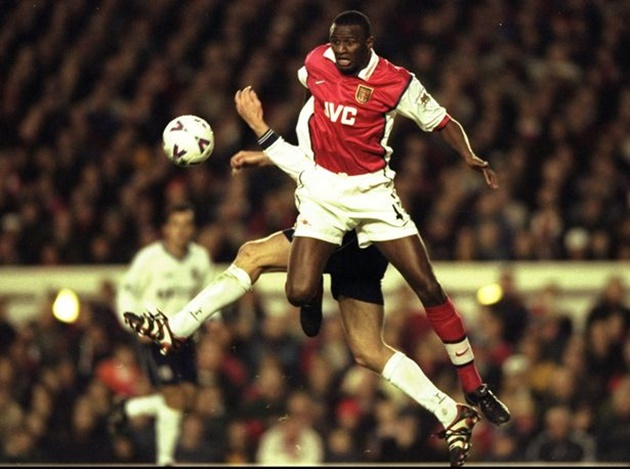 Tương tự Arsenal mua Vieira từ AC Milan với cái giá 3,5 triệu bảng. Và kể từ đây, Pháo thủ đã có cho mình một lá chắn vững chắc ở khu vực giữa sân và một người đội trưởng mẫu mực.