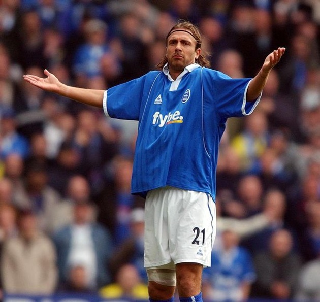 Christophe Dugarry được Birmingham mượn về từ Bordeaux trong năm 2003. Anh chính là người giúp đội bóng miền trung nước Anh trụ hạng vào năm đó.