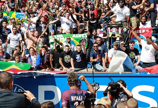 Khỏi phải bàn về những tác động khi Neymar cập bến PSG.