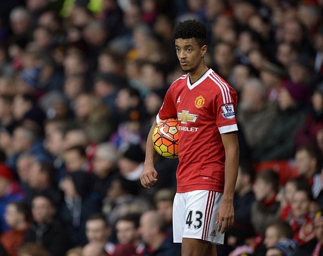 Với việc Quỷ đỏ có quá nhiều hậu vệ tài năng, Borthwick-Jackson phải ra đi dưới dạng cho mượn.