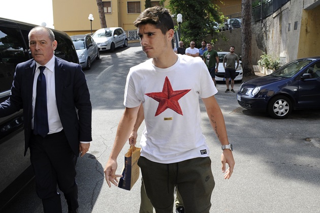 Bên cạnh đó, tân binh Pedro Neto cũng đến Lazio để kiểm tra y tế.