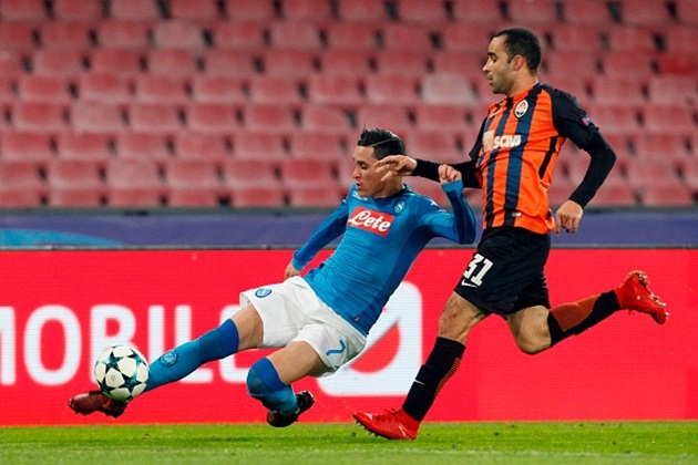 Trước khi trận đấu diễn ra, Napoli đang kém Shakhtar 6 điểm trong khi Champions League chỉ còn 2 vòng đấu nữa là hạ màn.