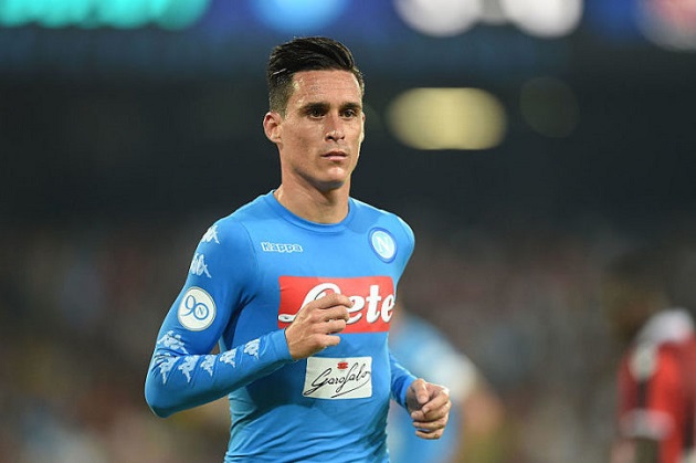 Callejon hiện đang có 6 bàn ở mùa này.