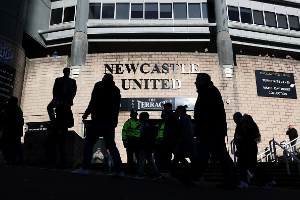 Còn hơn nửa tiếng nữa, trận đấu giữa Newcastle và Man Utd mới diễn ra nhưng lúc này, CĐV đã bắt đầu vào sân khá đông.